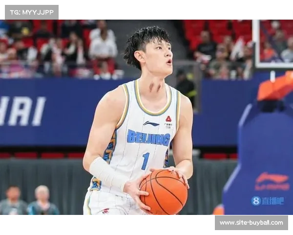 曾凡博亮眼表现挑战布克极限 强防守掀翻狄龙展示CBA强度 曾凡博亮眼表现挑战布克极限 强防守掀翻狄龙展示CBA强度